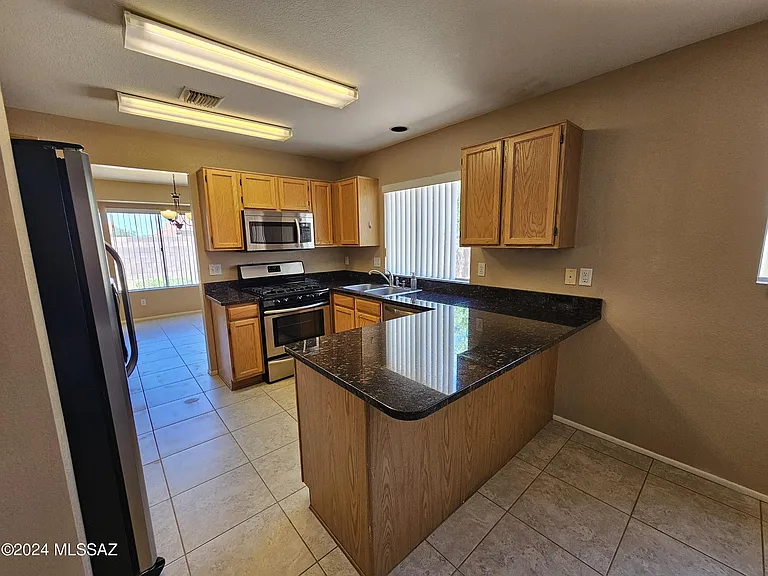 9827 N Stonecreek Pl — Photo 6