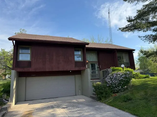 614 W Skillman St, Sigourney, IA 52591