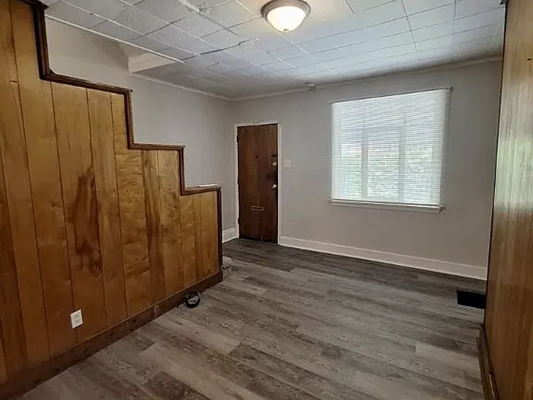 224 Mathews Ave — Photo 13