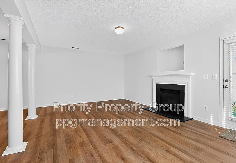 3204 Barons Court Rd — Photo 18