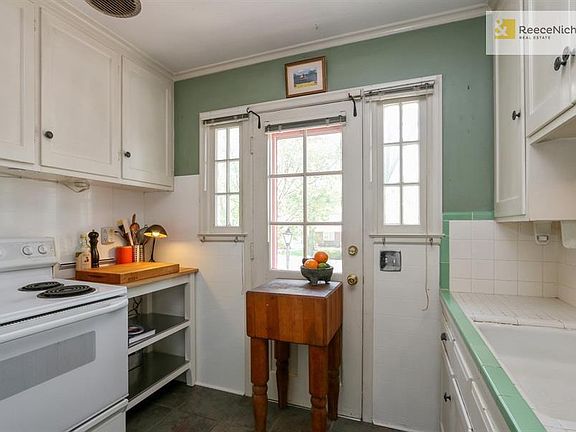 5th image of 7909 Ward Parkway Pl