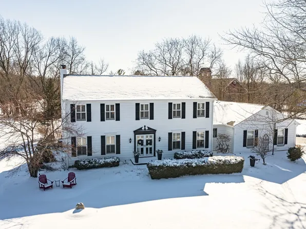 25645 N Wagon Wheel Ct, Barrington, IL 60010