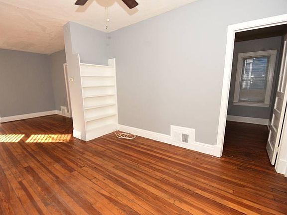 4th image of 11 Hoyt St