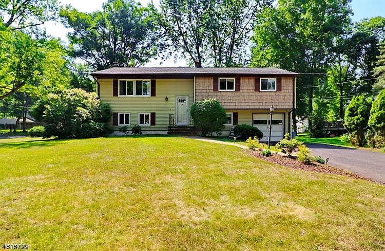 1st image of 14 Balmoral Dr