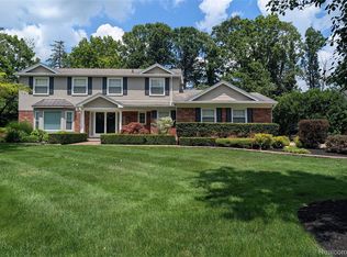 2374 Kingsbury Dr, Troy, MI 48098