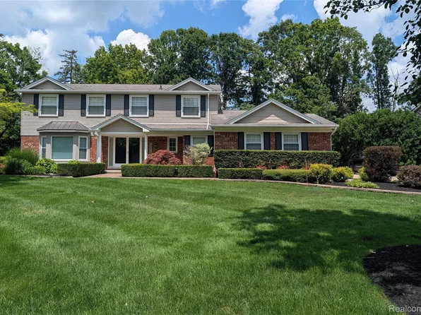 2374 Kingsbury Dr, Troy, MI 48098