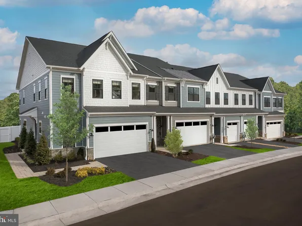 9326 Crestview Ridge Dr, Bristow, VA 20136
