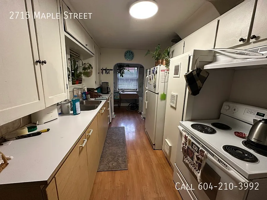 2715 Maple St photo 1