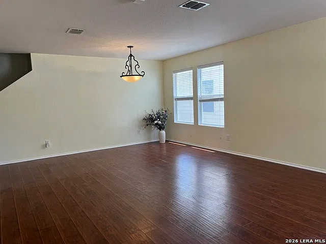 4 bed, 2.5 bath, 2430 sqft, $2,000 — Photo 4