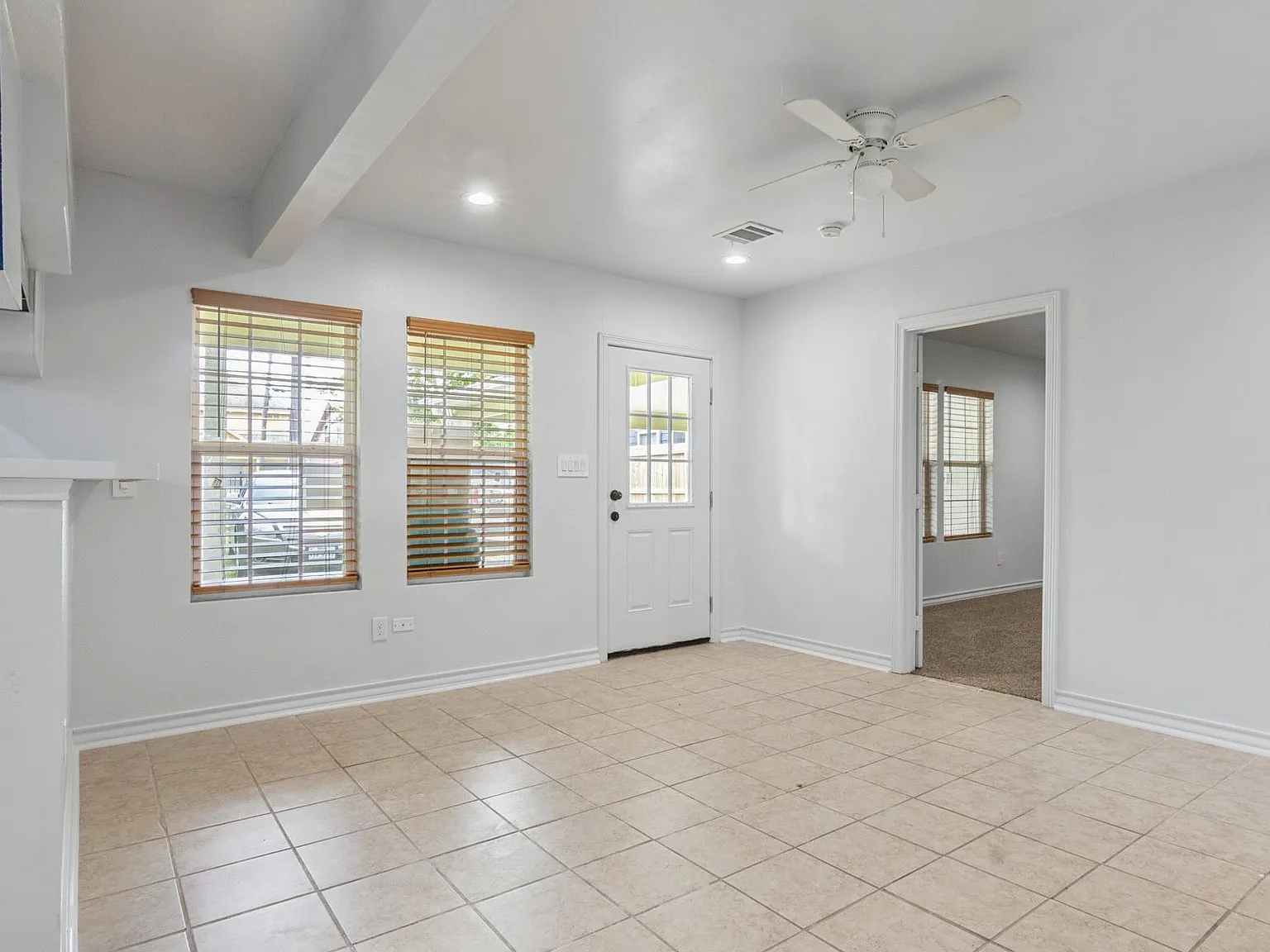 3 bed, 2.5 bath, 1844 sqft, $1,900 — Photo 4