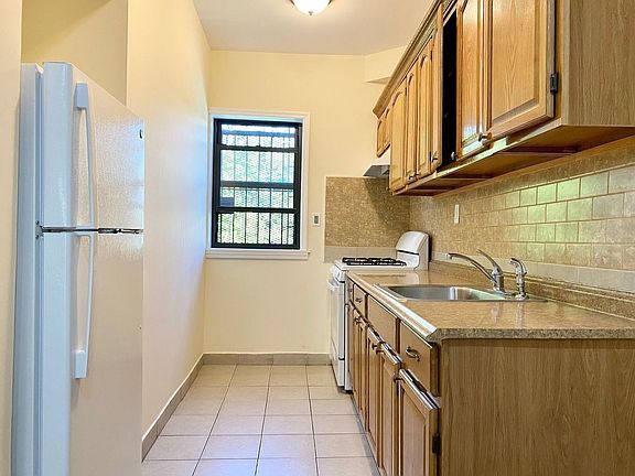 3rd image of 273 Wyckoff Ave Floor 2