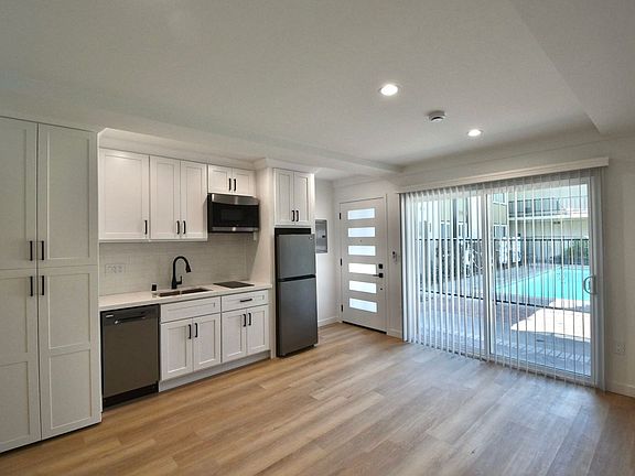 4th image of 7350 Kester Ave #125