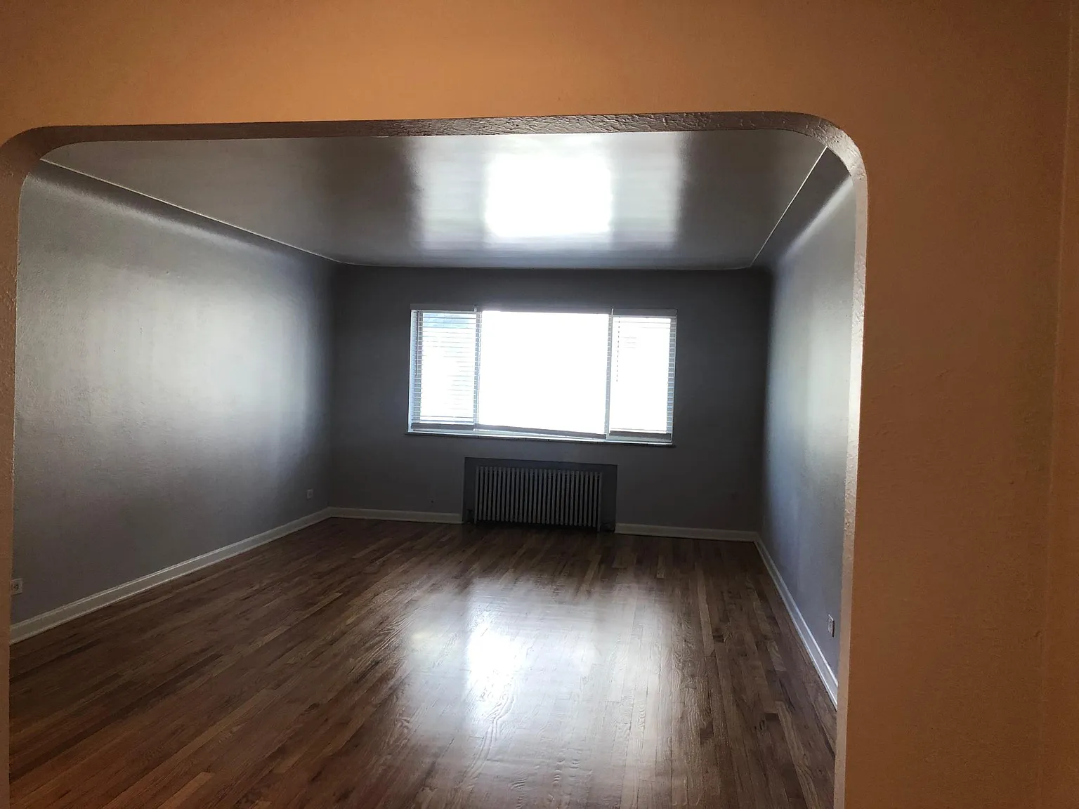 2 bed, 900 sqft, $1,600 — Photo 2
