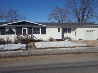 304 E Union St, Edgewood, IA 52042