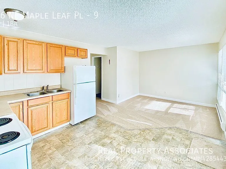 416 NE Maple Leaf Pl #9 — Photo 3