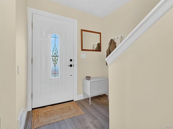 4th image of 11 Squires Gate unit B