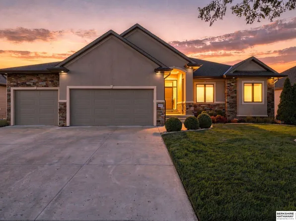 9350 S 32nd St, Lincoln, NE 68516