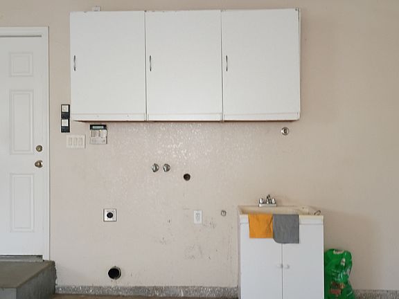4th image of 2561 Roberts Rd