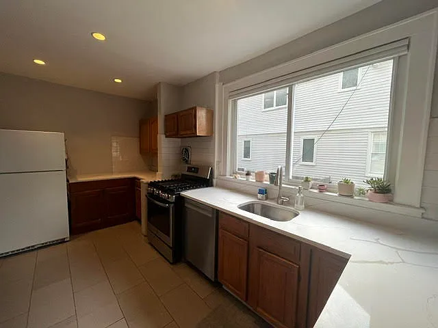54 Oak St — Photo 8