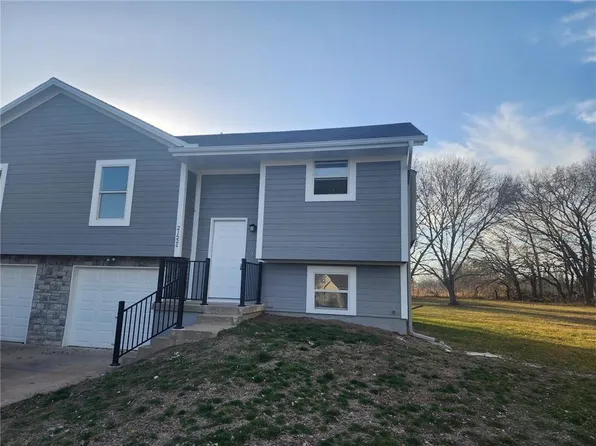 21524 S Soryl Ave, Peculiar, MO 64078