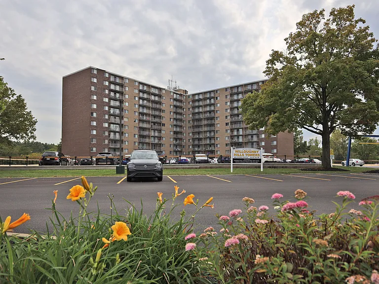 Willoughby Hills Towers — Photo 10