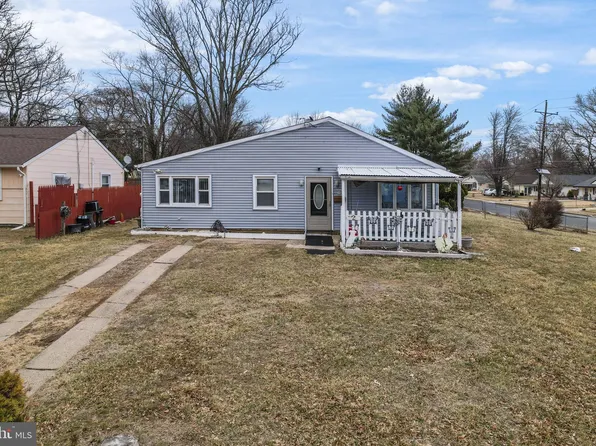 2 Dorset Dr, Ewing, NJ 08618