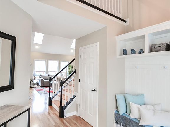 3rd image of 589 Winter Hill Ln