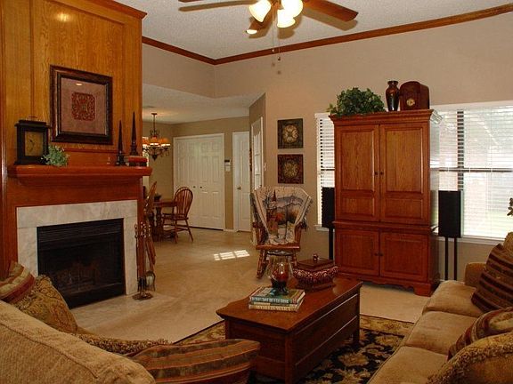 2nd image of 3000 Presidio Cir