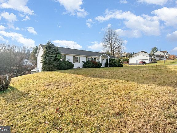 5th image of 512 Parkmeadow Dr