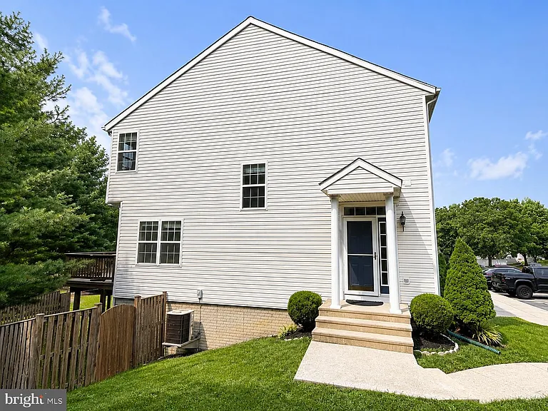 5132 Dartmoor Pl — Photo 3