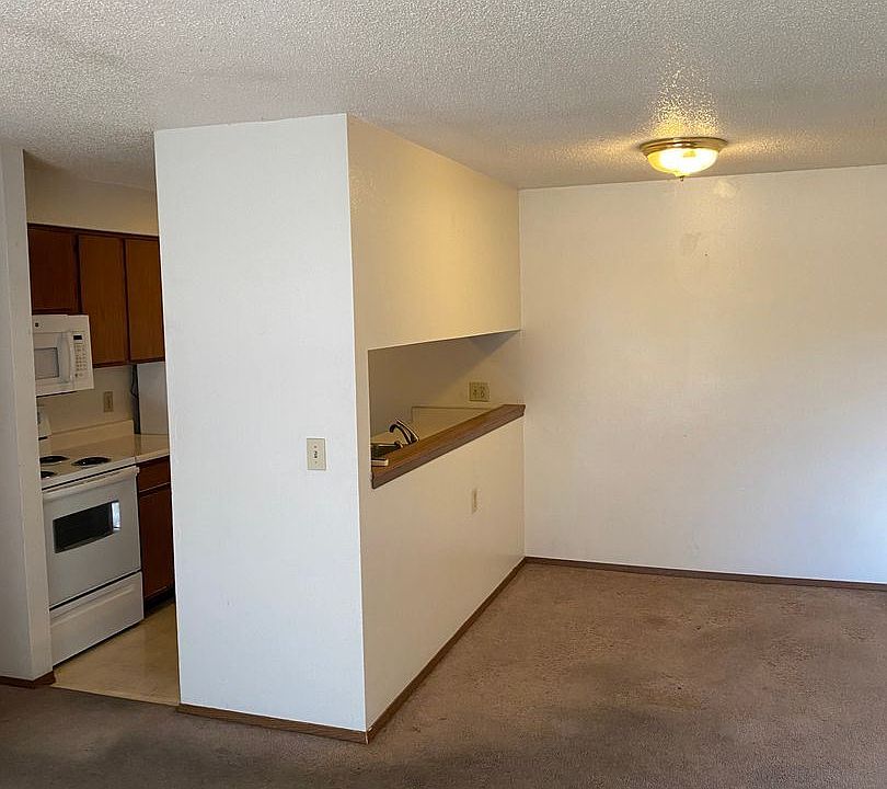 1st image of 207 NW 8th St #B05