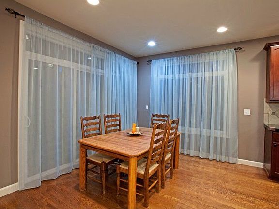Cozy dining nook & French doors to covered back patio.
