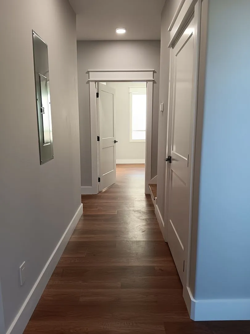Single Room Available in 6BR Townhome | Private Bedroom w/ Private Bathroom — Photo 4