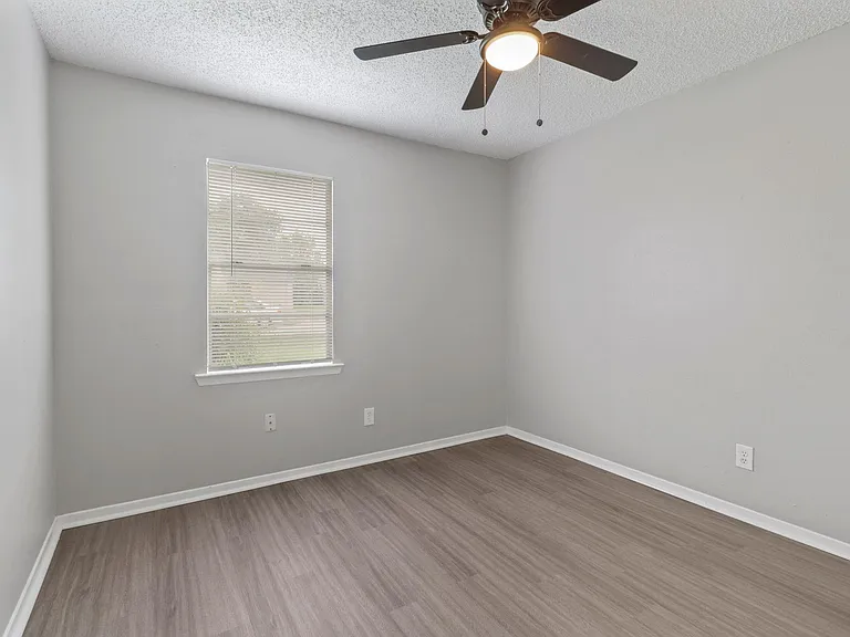 3847 Castle Hills Dr — Photo 8