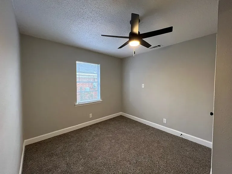 2724 Enterprise Ave — Photo 4