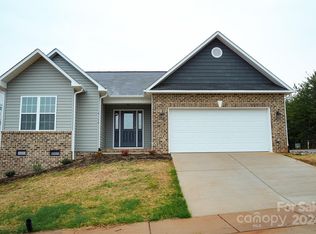 4154 Saltwood Dr, Hickory, NC 28602