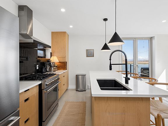 4th image of 4345 River Rd W