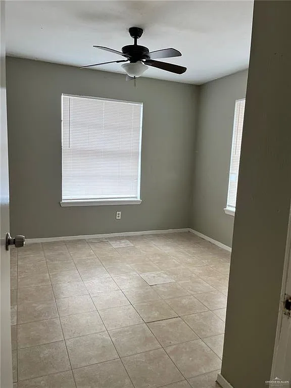 2 bed, 1.0 bath, 9856 sqft, $575 — Photo 2