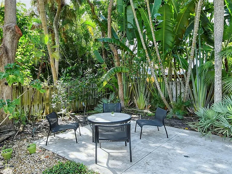 213 N Washington Dr — Photo 73