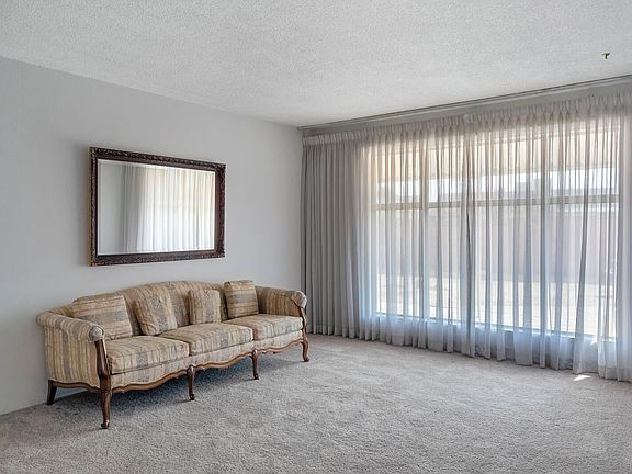 4th image of 2539 W Columbine Dr
