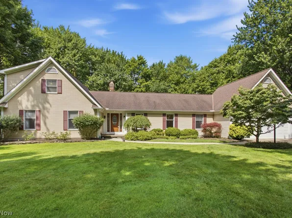 107 Silver Springs Trl, Chagrin Falls, OH 44022