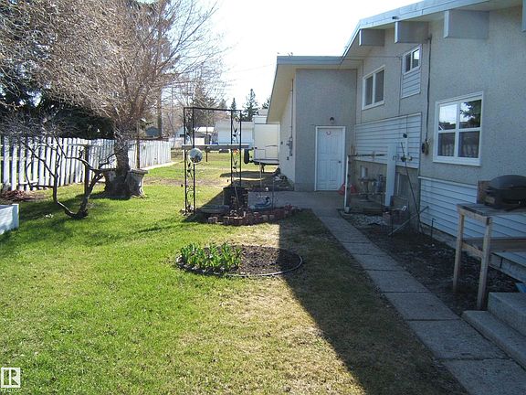 5th image of 4702 52nd Ave