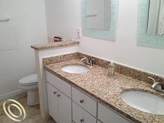 4th image of 18150 Lincoln Dr