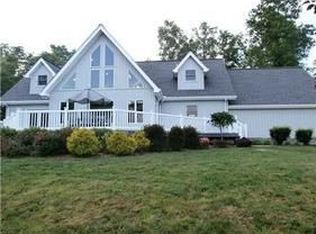 157 Cave Ct, Hurricane, WV 25526