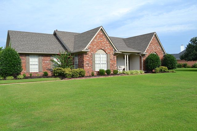 1st image of 309 River Wind Dr