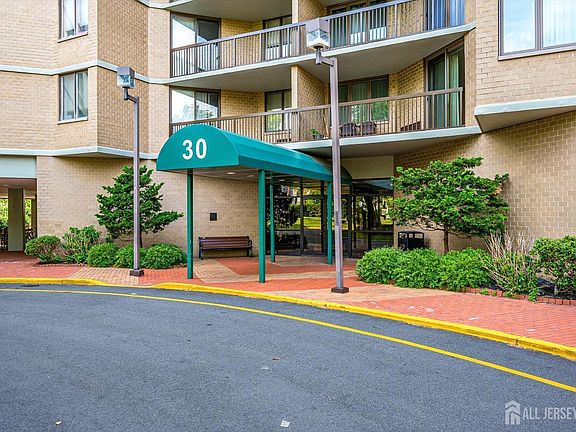 2nd image of 30 S Adelaide Ave APT 2M
