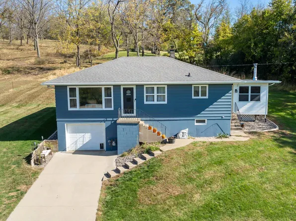 17794 S John Deere Rd, Dubuque, IA 52001