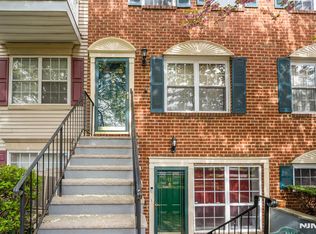 12 Rider Ct, Newark, NJ 07103