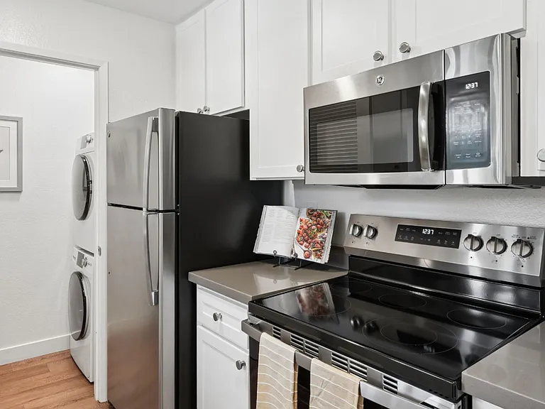 Indian Creek Apartments — Photo 29