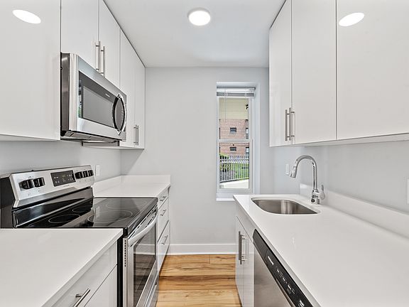 5th image of 20-06 Seagirt Blvd #1E